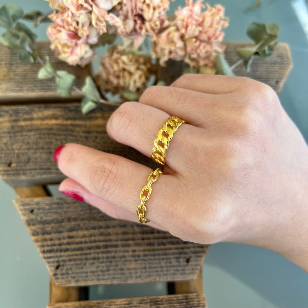 Trendy chain ring style, 14K gold plated.
